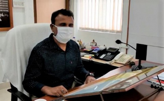 Sailesh Yadav takes charge as West District DM
