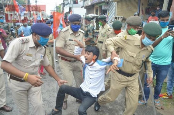 NSUIâ€™s protest, gherao rocked before Education Ministerâ€™s home  