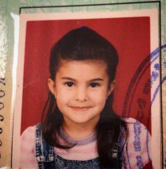 Jacqueline Fernandez celebrates weekend with throwback pic