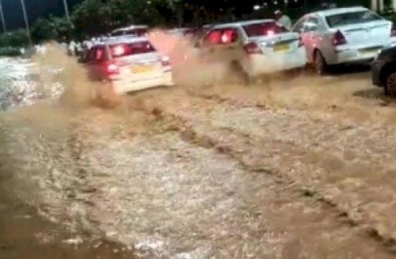 B'luru airport flooded, travellers face harrowing time