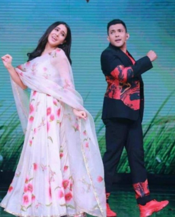 Sara Ali Khan dances to mom Amrita Singh's famous track 'Jab Hum Jawan Honge'