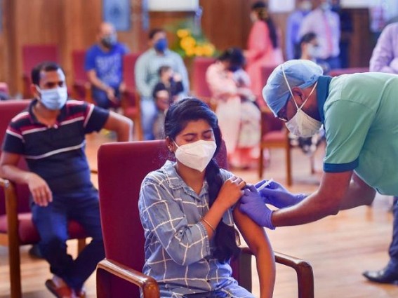 Centre's Policy Of Paid Vaccination For 18-44 Years Prima Facie Arbitrary & Irrational : Supreme Court