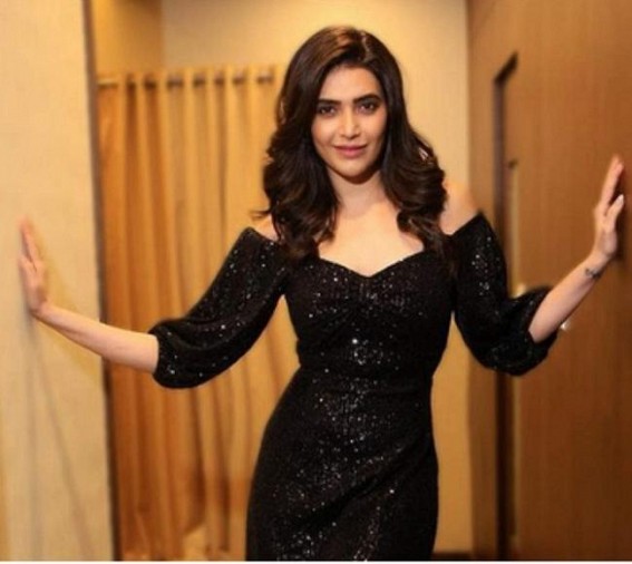 Sherlyn Chopra, Karishma Tanna take Covid vaccine shots