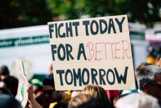 Italian airport workers protest against lack of job security