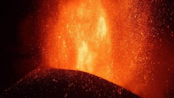 Volcano in Spain's La Palma erupts again