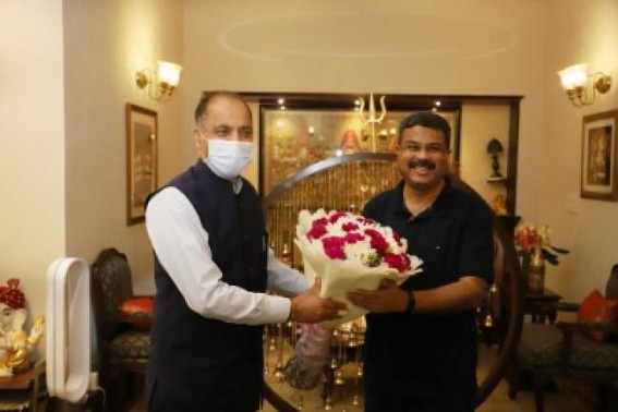 Centre providing oxygen cylinders, says Himachal CM