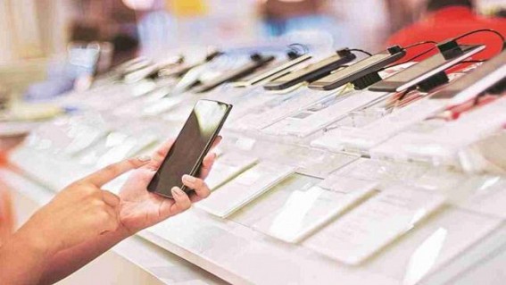 India smartphone market falls 5% in Q3, Xiaomi maintains lead: Report
