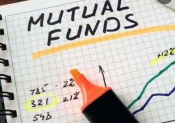 Retail holding at all time high while MFs reduce stake