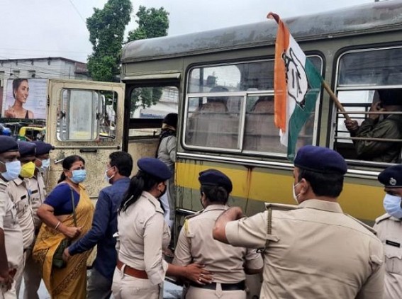 Congress protested against India-Pakistan War Memorial Demolition : Police Arrested Agitators 