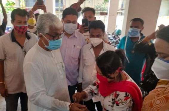 Manik Sarkar praised State Govt Employees for Protesting against BJP MLA's Bone-Breaking advise to party workers 