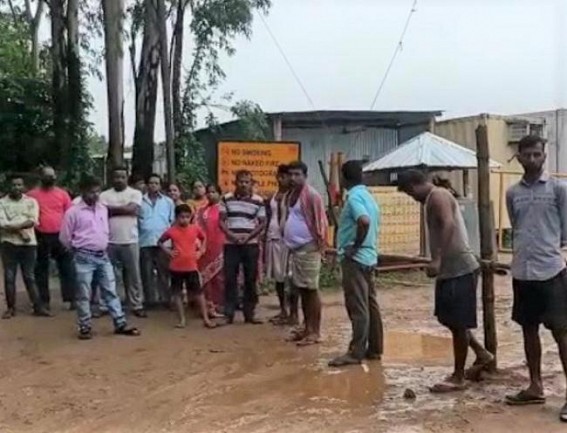Local people detain ONGC workers while leaving without clearing rent dues