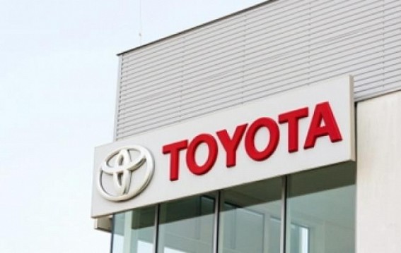 Toyota dethrones GM as top-selling automaker in US for 1st time