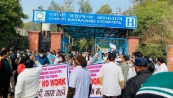 Unpaid protesting Delhi doctors threatened with termination notice