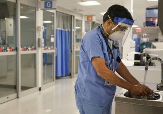 Australia's Covid cases continue to rise amid call for vaccine rule unity