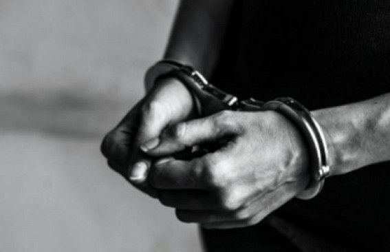 2 jawans, 2 girls held under suspicious circumstances in Srinagar