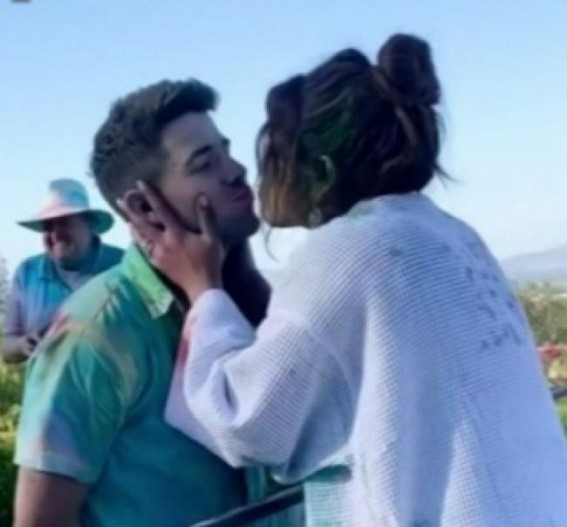 Priyanka's celebrates Holi with Nick Jonas, shares festivity pics