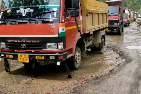 Double Engine Govt: Pathetic Condition of Roadways in various areas Route: No maintenance for years