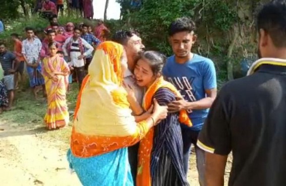 22 year’s old housewife’s dead body was recovered mysteriously under Kalamchoura PS, the husband absconded