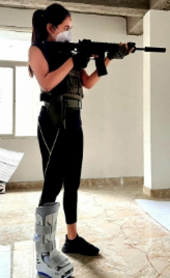 Ignoring foot fracture, Sonal Chauhan completes 'The Ghost' action shots