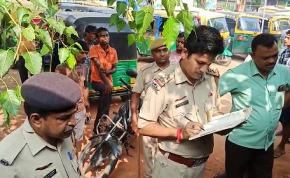 Bishalgarh: A Bangladeshi has been detained by local residents