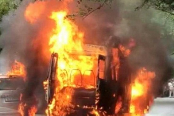 Maha: 10 dead, 30 hurt as bus rams into truck, catches fire
