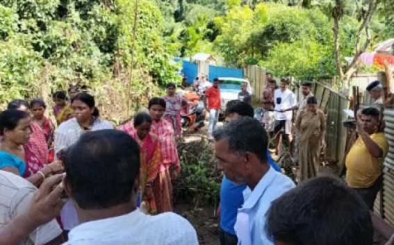 Public Sufferings Continue in BJP’s HIRA Era : Public Blocked Road in Korbook over Water, Electricity and Roadways Problems