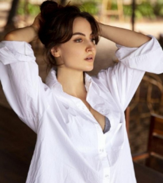 Elli AvrRam: My dream is to work with Selvaraghavan in female-centric film