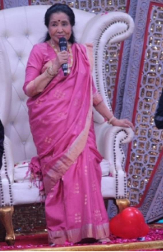 Asha Bhosle brings along personal ornaments to honour best 'Li'l Champ'