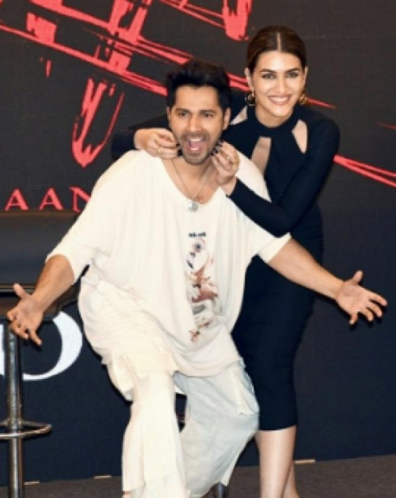Kriti pens a heartfelt note for Varun, team 'Bhediya'
