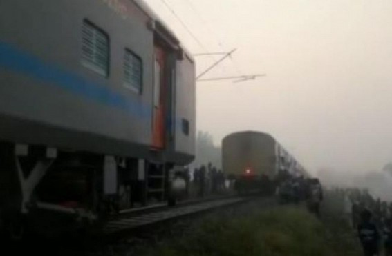 Ganga-Gomti engine separates from bogies in UP's Prayagraj