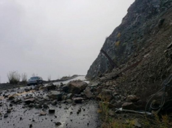 Highway in California closed due to rockslides
