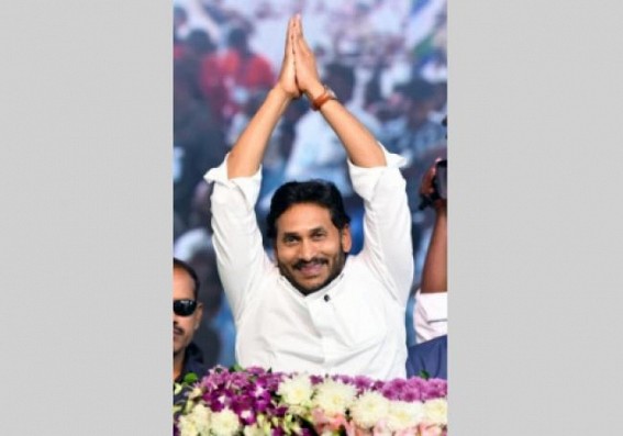 Andhra CM asks officers to be alert in view of 'Mandous'