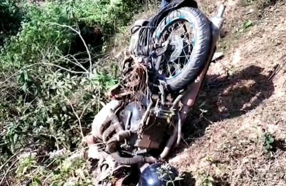 Increasing Road Mishaps in State : Many critically injured in a Collision among a car and a bike on Bishalgarh Bypass road