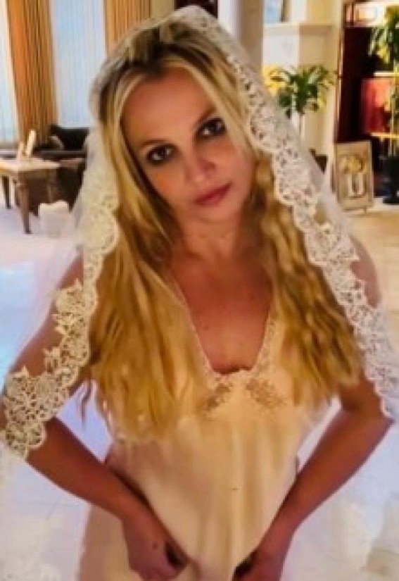 Britney Spears shares cryptic post, invites her mom for coffee
