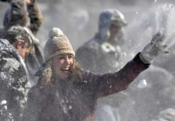 Severe winter weather sweeps across US, disrupts holiday travels