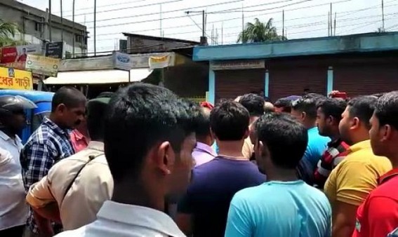 Locals Blocked road demanding road repair in Barjala area