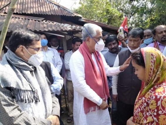 Former CM Manik Sarkar visited murdered Party Member Benu Biswas’s home in Belonia : Criticized Police's Role 