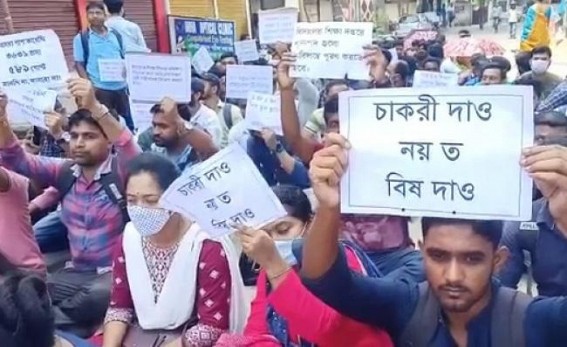 Tripura’s TET Qualified Unemployed Youths gheraoed Education Minister Ratan Lal Nath’s house demanding his Statement about Recruitment’s Final Decision in front of Media