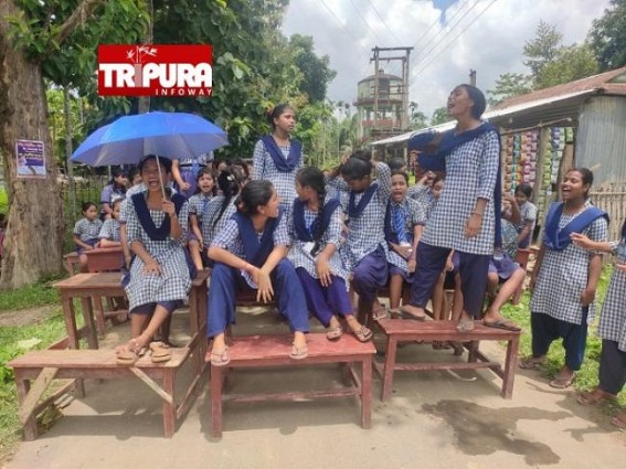 Tripura Students on Road as No Teacher in Classrooms: Students Blocked Road in Protest against Shortages, Transfers of Teachers in Dasda High School