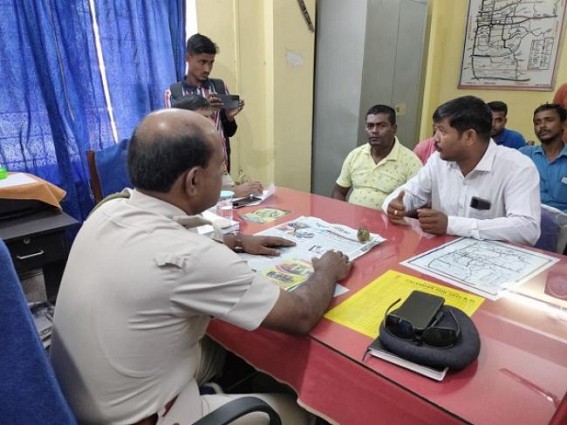 E-Rickshaw Drivers placed deputation at East PS demanding stern action against miscreants who have been extorting money from the E-Rickshaw Driver