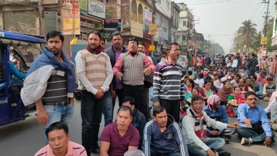 ‘We’ll not leave the Ground until CM meets us’ : 10323 teachers blocked a portion of road in front of CM residence