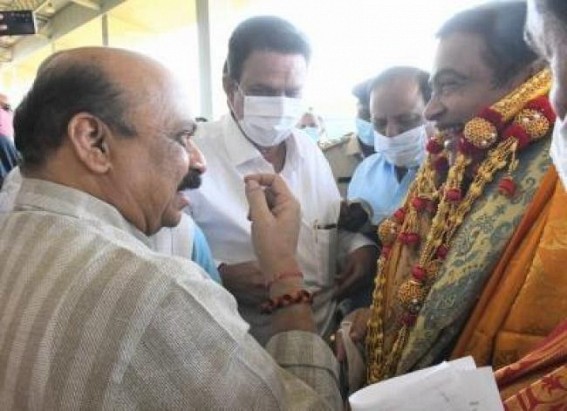Union Minister Nitin Gadkari arrives in K'taka to inaugurate slew of projects