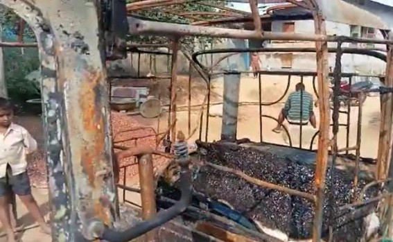 Miscreants burnt auto in the darkness of night in Melaghar, the owner seeks Justice