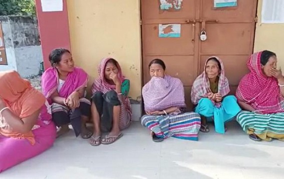 Some People taking MGNREGA Payments without Working : Angry MGNREGA workers Locked Panchayat Office