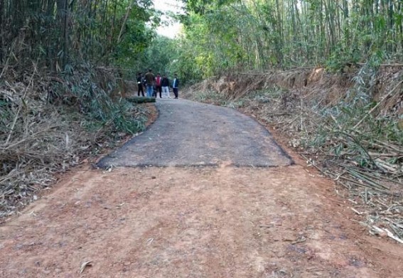 Massive Corruption in Road Construction under ‘Double Engine’ Govt : Locals stopped Construction demanding a ‘Better’ Quality’s Road