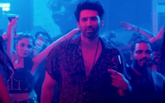 'Soniye Je' from 'Gumraah' starring Aditya Roy Kapur has slow growing synthpop vibe