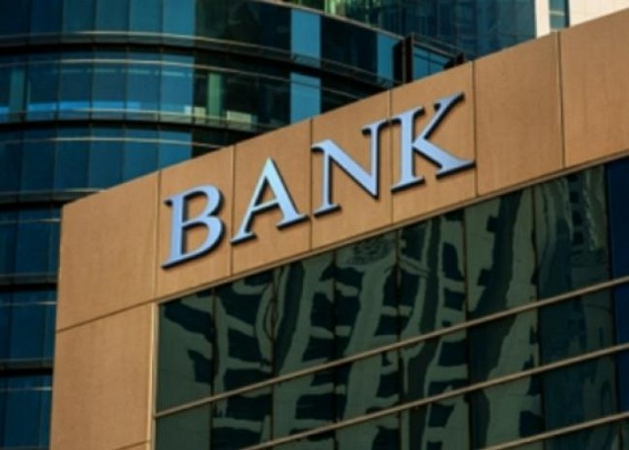 Banks drag down Wall Street stocks