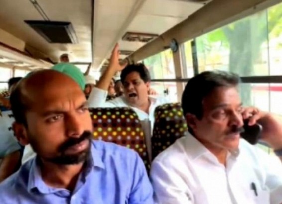 Delhi Police detain oppn MPs, leaders near Vijay Chowk