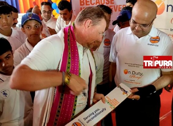 Indian Oil Authority felicitated Lance Klusener in Agartala