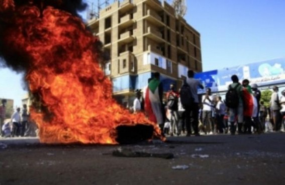 Violent clashes continue between warring parties in Khartoum